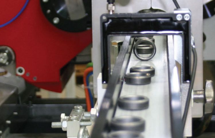 Machine tending solutions UNITED GRINDING